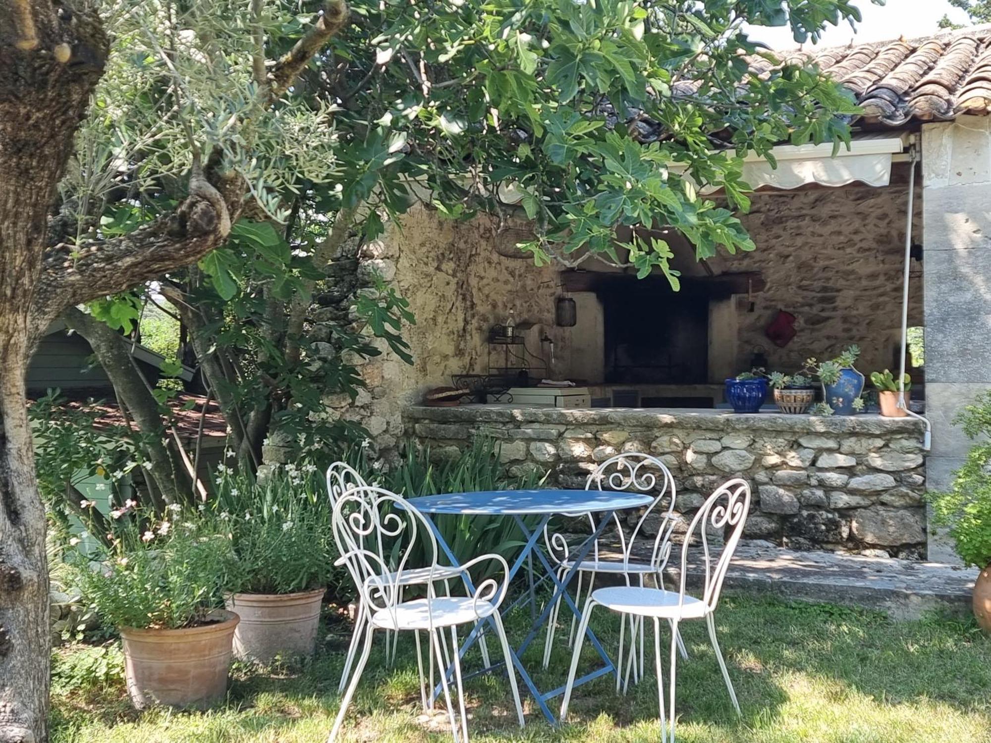 Le Pigeonnier, Des Lucioles En Provence